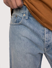Load image into Gallery viewer, STRAIGHT FIT DISTRESSED JEAN

